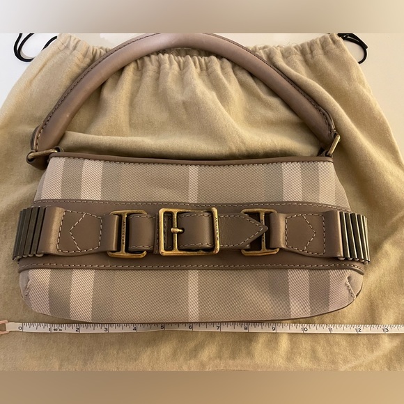 Burberry hand bag. NEW!! With dust bag! - Picture 6 of 7